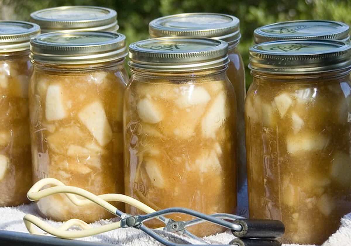 Quart jars of spiced apples